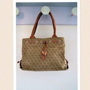 Dooney & Bourke logo baguette